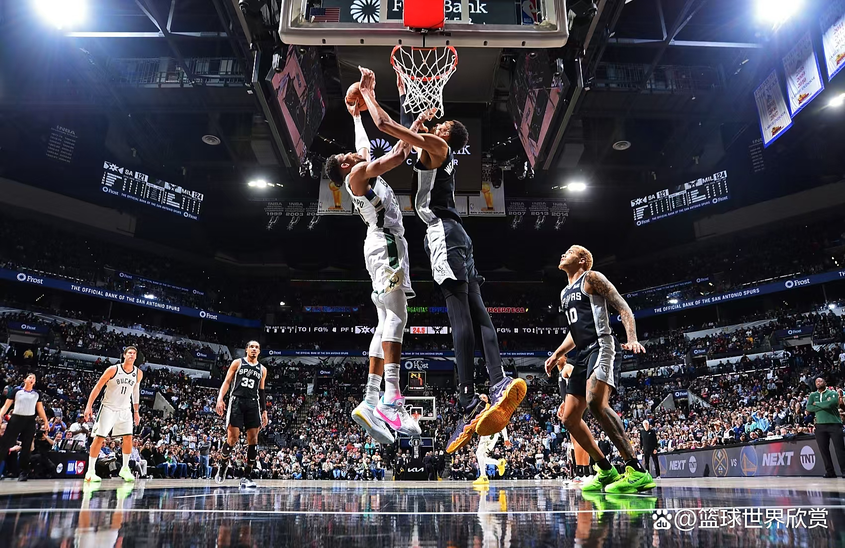 开云APP官方下载字母哥迎来三赛季出色发挥，独行侠观众热烈欢呼！