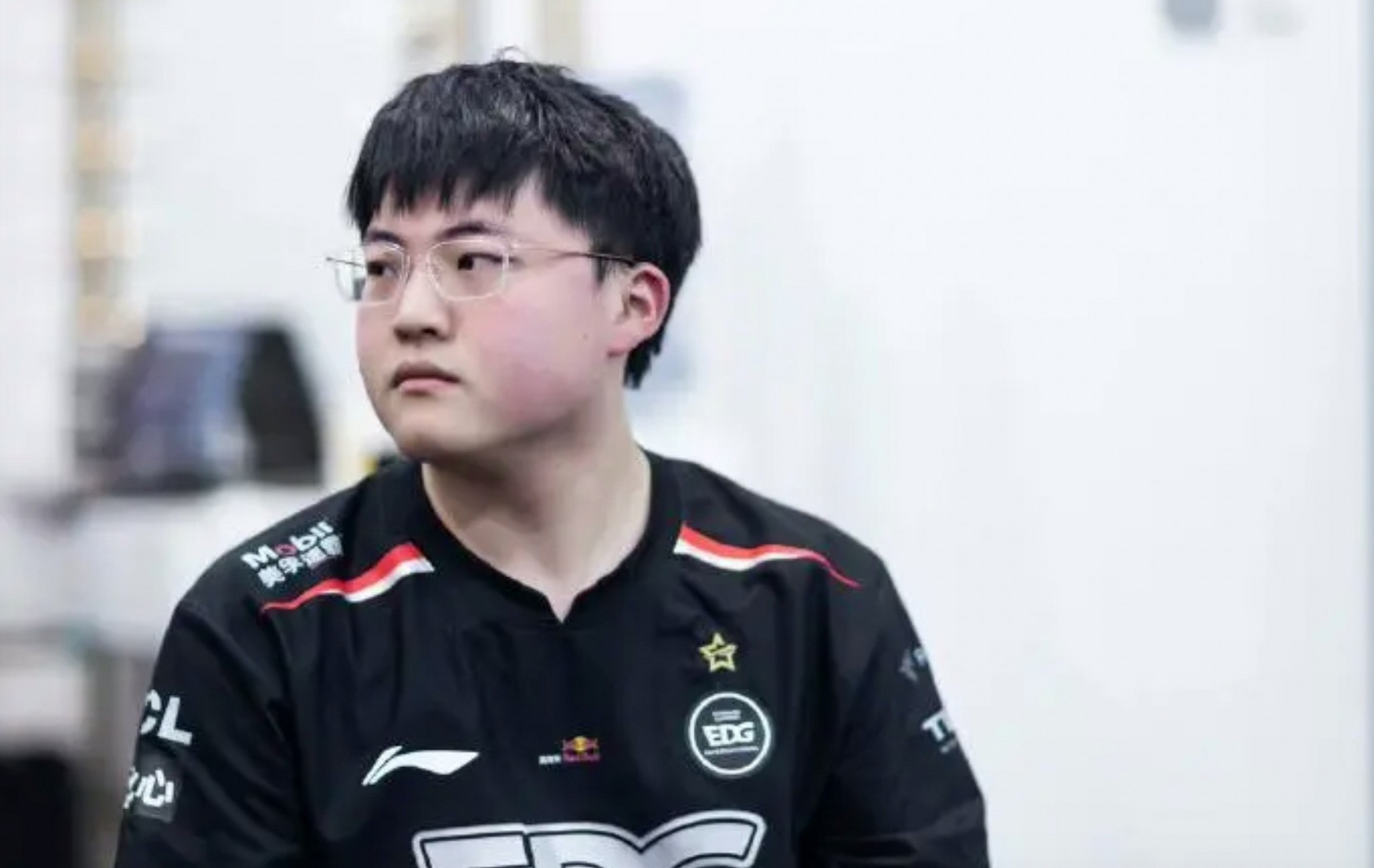 开云APP官方下载包含Uzi回归赛场，战术调整首场状态亮眼，中国队观众沸腾！的词条