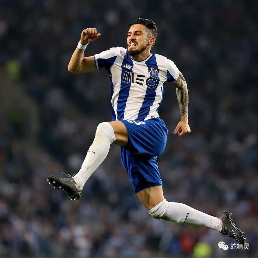 开云(中国)官方网站包含风云突变！波尔图赛前再遭质疑，国王杯版图或变，更衣室稳定，数据趋势出现新变化的词条