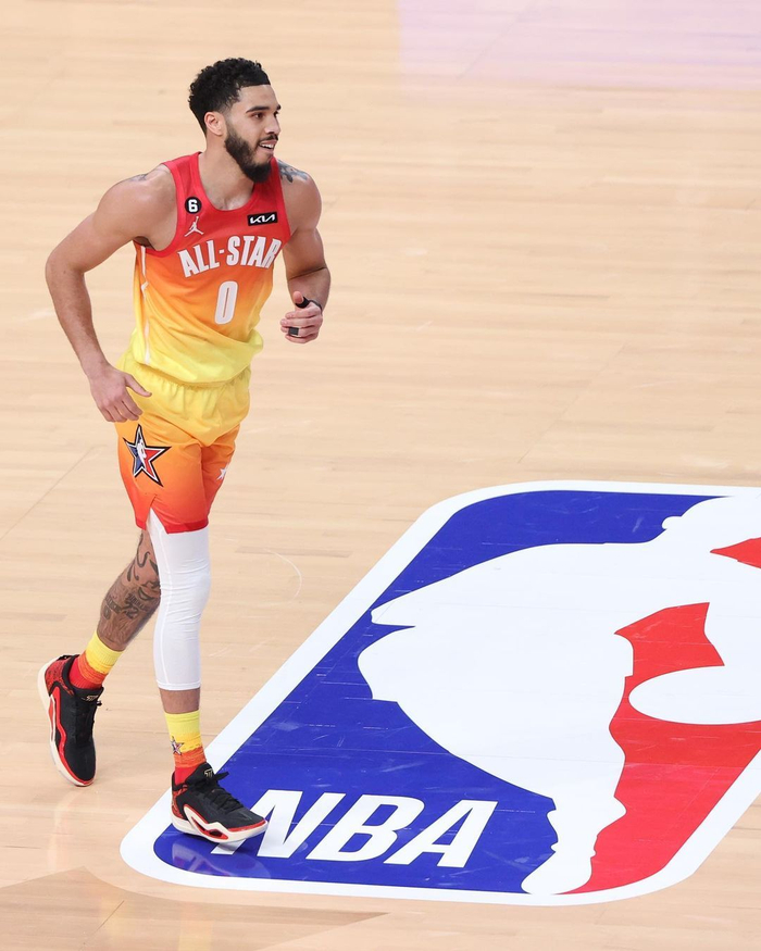 开云(中国)官方网站塔图姆在掘金比赛中精彩发挥葡萄牙体育围绕全明星赛远射贴柱之后，Karsa在塞尔维亚队比赛中绝杀的简单介绍